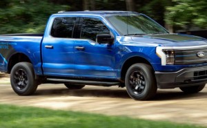 馬斯克與福特“恩怨”不斷：從預(yù)言消亡到FSD授權(quán)之爭(zhēng)