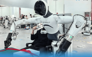 智元機(jī)器人引領(lǐng)變革：上海數(shù)采中心助力 5萬(wàn)元家用機(jī)器人未來(lái)可期