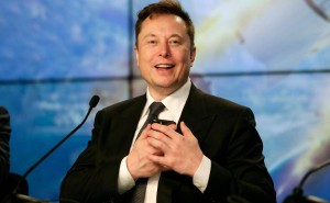 馬斯克銳評(píng)福特轉(zhuǎn)型：電動(dòng)化缺智能化，傳統(tǒng)車(chē)企路在何方？