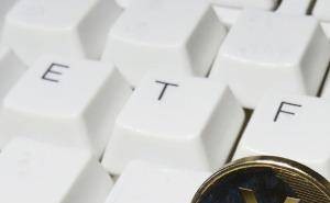 馬斯克200GW光伏計劃點燃市場熱情 光伏板塊及ETF龍頭強勢上揚