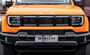 越野新玩法來襲！BJ40燃油巨幕版智能加持，讓你輕松駕馭，安心賞景