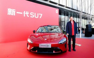 雷軍官宣！新一代小米SU7“赤霞紅”亮相，配置升級續航最高達902km