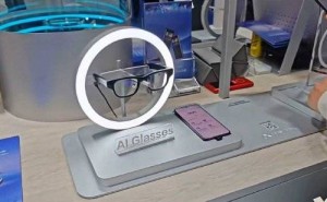 MWC 2026展新科技！訊飛AI眼鏡多模態翻譯出色，40克輕量化設計引關注