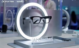 科大訊飛AI眼鏡MWC 2026首秀：唇動降噪提準(zhǔn)率，40克輕體適配多商務(wù)場景