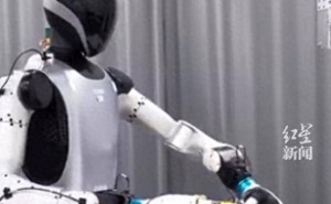 小米機(jī)器人“入職”汽車(chē)工廠(chǎng)壓鑄車(chē)間，連續(xù)作業(yè)3小時(shí)安裝成功率超九成