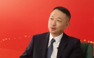 全國(guó)政協(xié)委員周源建言：促互聯(lián)網(wǎng)專(zhuān)業(yè)內(nèi)容流通 護(hù)AI漫劇產(chǎn)業(yè)規(guī)范發(fā)展