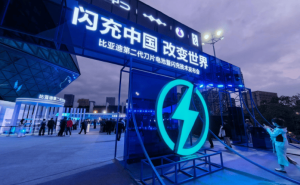 比亞迪技術發布會引跨界熱潮：九大品牌齊助陣，閃充續航雙突破開啟出行新篇章