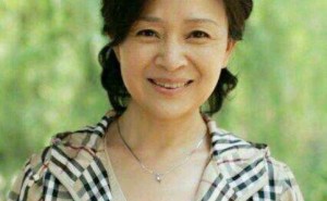 67歲劉莉莉日本安享晚年，二婚幸福卻難掩對不婚女兒的深深憂慮