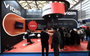 未來智能AWE首秀viaim品牌：以AI耳機為基，拓展辦公生態(tài)新維度