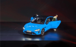 舒淇蘇炳添亮相小米發(fā)布會(huì) 分享體驗(yàn)還送麥花束 共祝SU7大賣(mài)