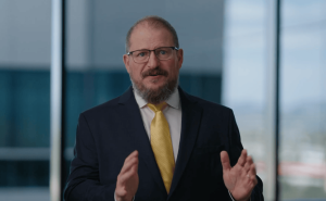 高通安蒙布局AI全場(chǎng)景：6G與AI融合，2030年TAM劍指9000億美元