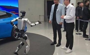 宇樹科技王興興亮相小米SU7發(fā)布會(huì) 雷軍憶五年前投資情誼致謝