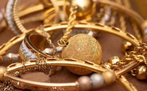 潮宏基“A+H”雙平臺布局遇阻：港股IPO放緩背后多重隱憂浮現(xiàn)