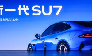 雷軍發(fā)布會口誤引熱議 小米SU7熱銷AI布局加碼股價(jià)波動