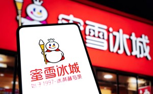 蜜雪冰城高層變動：35歲張淵任CEO，2025年?duì)I收利潤雙增門店破6萬