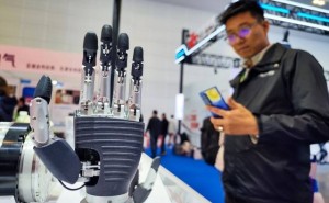 智能經濟新引擎：新“勞動力”、新“場景”、新“底座”如何驅動未來？