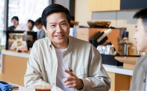 雷軍邀新一代SU7車主喝咖啡暢聊，車主分享體驗，首周交付量可觀