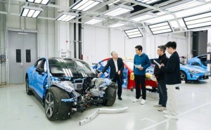 雷軍直播拆解新一代SU7：鎖單超4萬(wàn)，性能安全亮點(diǎn)全解析