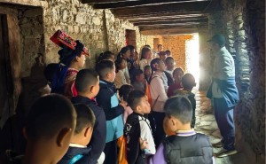 千年桃坪羌寨迎“小史官” 沉浸研學(xué)讓古羌文化在青少年心中扎根生長(zhǎng)