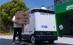 新石器CEO：無(wú)人車(chē)助力快遞業(yè)升級(jí) 今年計(jì)劃向海外輸出1萬(wàn)臺(tái)