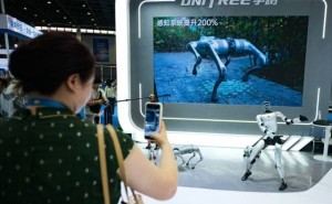 第六屆消博會AI元素閃耀，科技新品引領(lǐng)消費新潮流新體驗