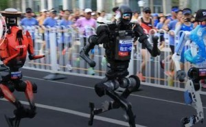 機器人馬拉松“名場面”不斷！榮耀奪冠，A股供應鏈女富豪“押注”未來