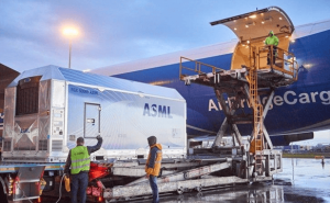 ASML CEO：AI芯片短缺或持續數年 新光刻機成本雖高但降本顯著